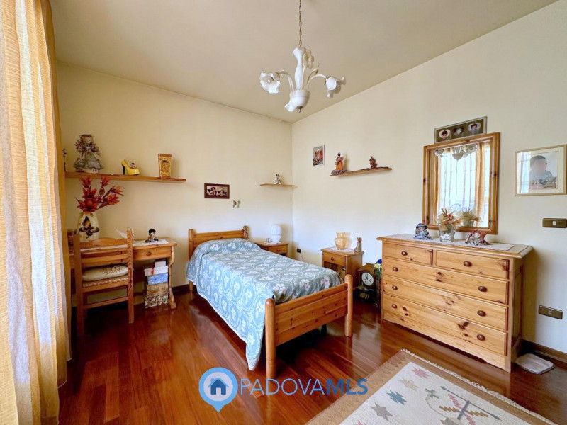 Immobile in esclusiva al Gruppo Padova MLS

In centro paese, comoda a tutti i servizi, proponiamo...