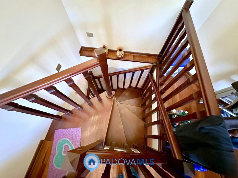 Immobile in esclusiva al Gruppo Padova MLS

In centro paese, comoda a tutti i servizi, proponiamo...