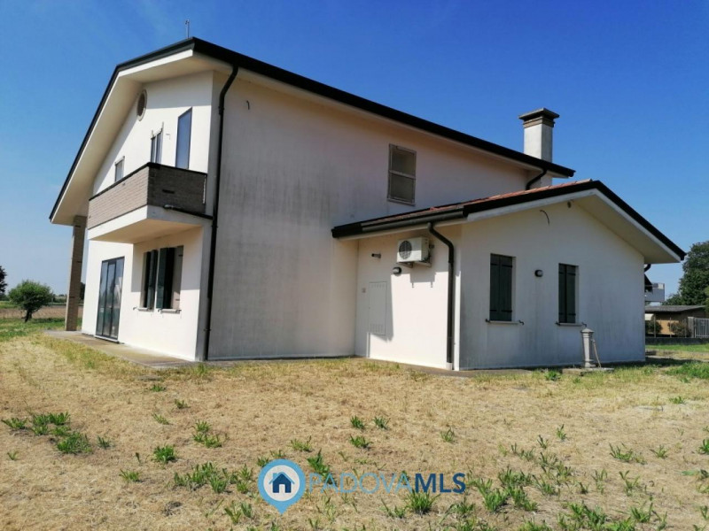 Immobile in esclusiva al Gruppo Padova MLS

CODEVIGO - Loc. ROSARA.
Inserisci su lotto di ca. 1.7...