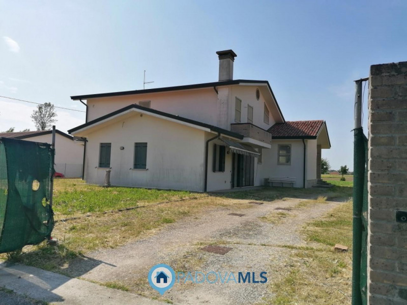 Immobile in esclusiva al Gruppo Padova MLS

CODEVIGO - Loc. ROSARA.
Inserisci su lotto di ca. 1.7...