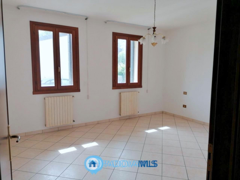 Immobile in esclusiva al Gruppo Padova MLS

CODEVIGO - Loc. ROSARA.
Inserisci su lotto di ca. 1.7...