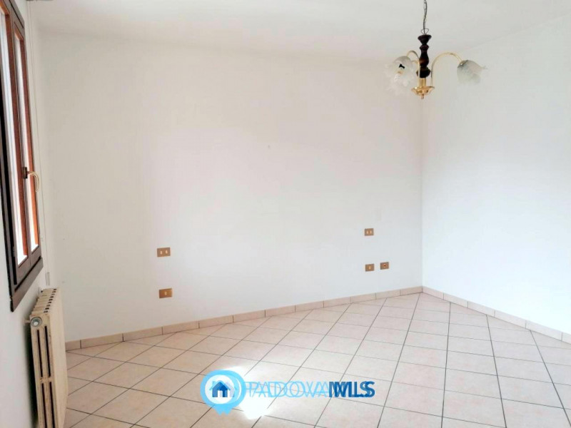 Immobile in esclusiva al Gruppo Padova MLS

CODEVIGO - Loc. ROSARA.
Inserisci su lotto di ca. 1.7...