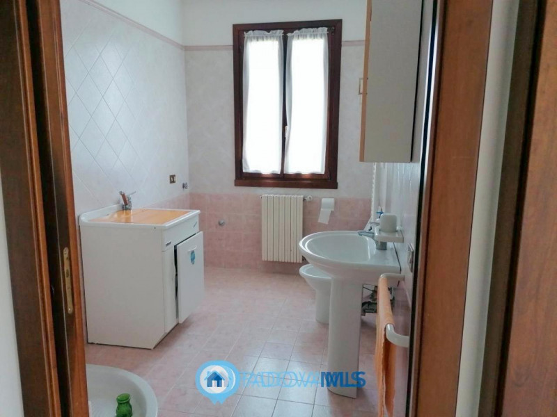 Immobile in esclusiva al Gruppo Padova MLS

CODEVIGO - Loc. ROSARA.
Inserisci su lotto di ca. 1.7...