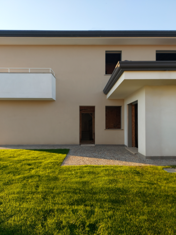 MANDRIA: BIFAMILIARE PERSONALIZZABILE CON INCANTEVOLE GIARDINO €.510.000 - rif.CL506

In zona tra...