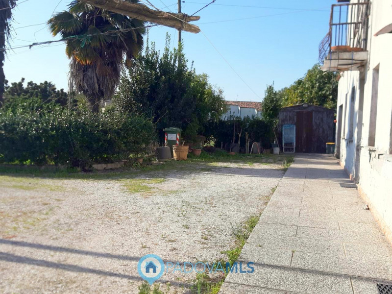 Immobile in esclusiva al Gruppo Padova MLS

In frazione San Bortolo proponiamo in vendita un'abit...