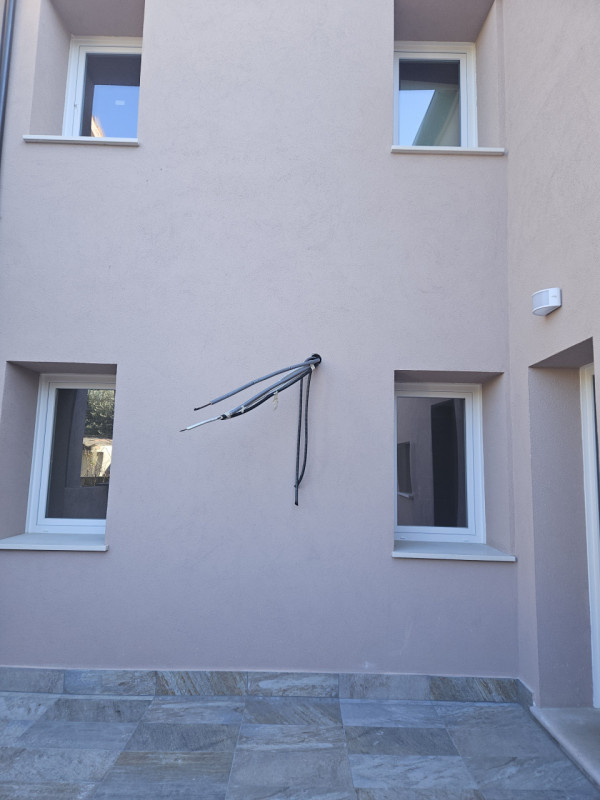 Si propone a due passi dalla Piazza di Este, porzione di casa completamente indipendente.
Si acce...