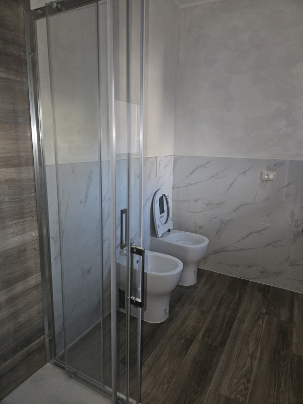 Si propone a due passi dalla Piazza di Este, porzione di casa completamente indipendente.
Si acce...