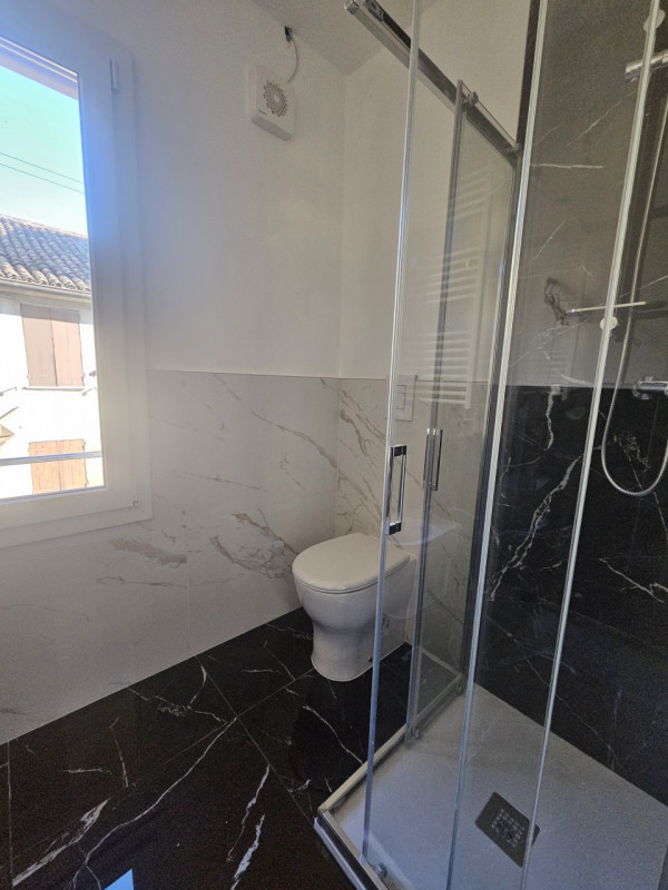 Si propone a due passi dalla Piazza di Este, porzione di casa completamente indipendente.
Si acce...