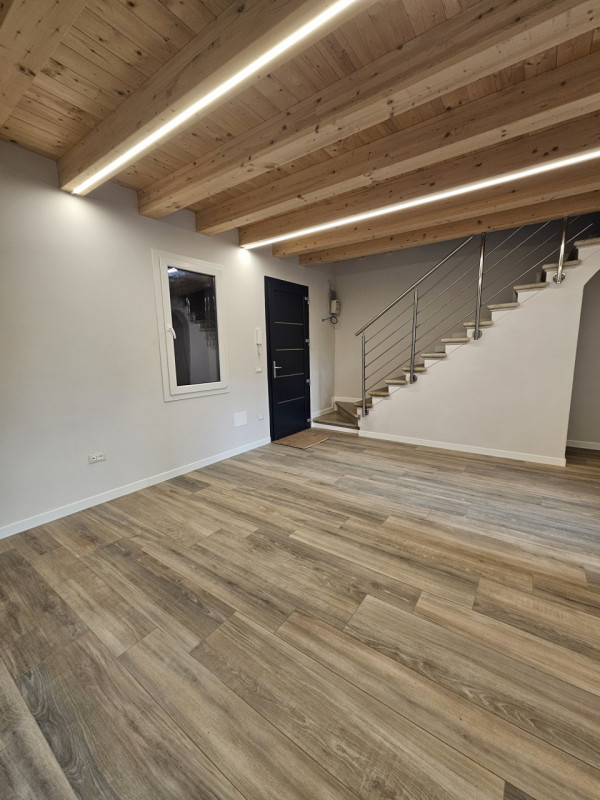 Si propone a due passi dalla Piazza di Este, porzione di casa completamente indipendente.
Si acce...