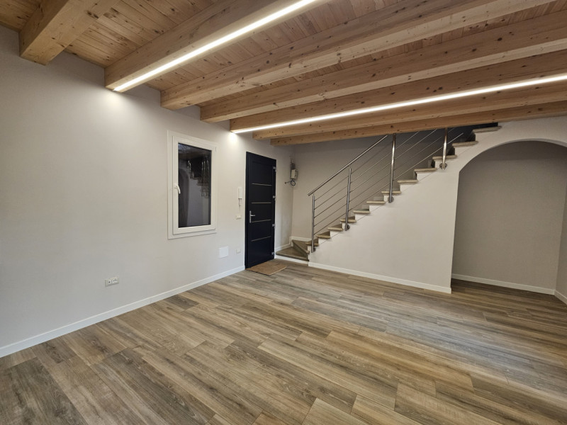 Si propone a due passi dalla Piazza di Este, porzione di casa completamente indipendente.
Si acce...