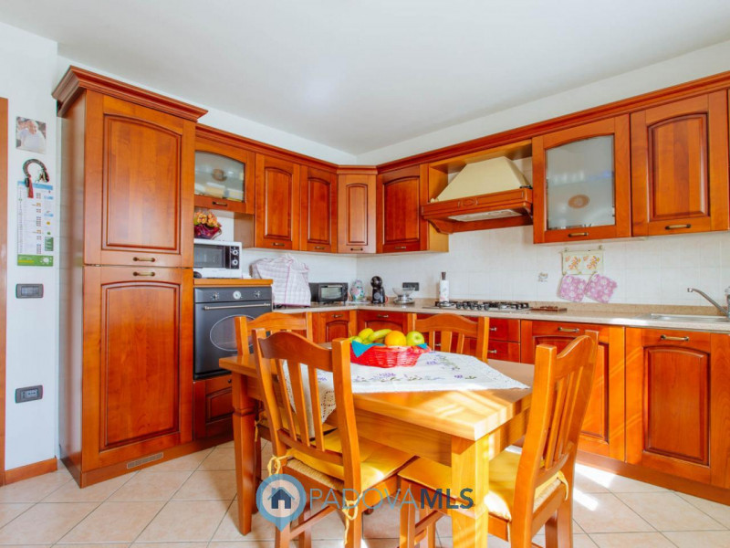 Immobile in esclusiva al Gruppo Padova MLS

Vendesi abitazione singola con ampio giardino in comu...