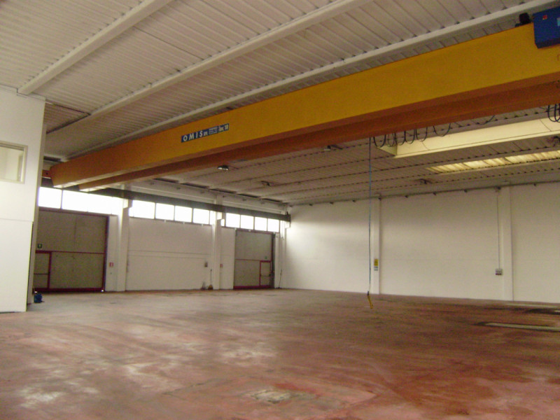 SCHIO - Z.I: CAPANNONE INDUSTRIALE di mq 500 circa H 7,50 di cui 100 mq di uffici circa, con impi...