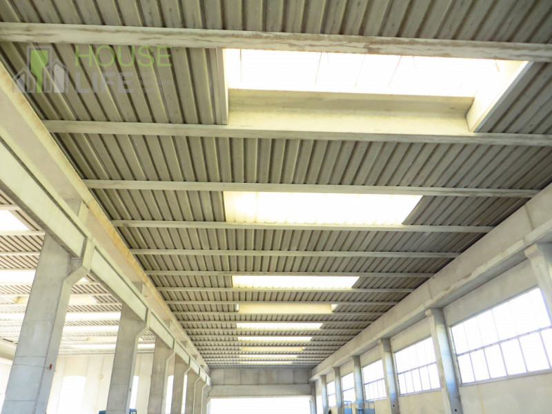 SCHIO - Z.I: CAPANNONE INDUSTRIALE di mq 500 circa H 7,50 di cui 100 mq di uffici circa, con impi...