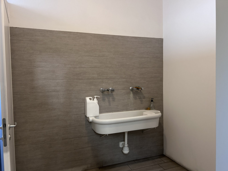 SCHIO - Z.I: CAPANNONE INDUSTRIALE di mq 500 circa H 7,50 di cui 100 mq di uffici circa, con impi...