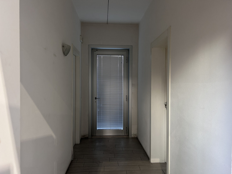 SCHIO - Z.I: CAPANNONE INDUSTRIALE di mq 500 circa H 7,50 di cui 100 mq di uffici circa, con impi...