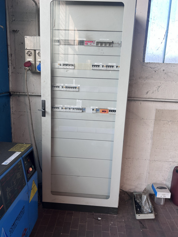 SCHIO - Z.I: CAPANNONE INDUSTRIALE di mq 500 circa H 7,50 di cui 100 mq di uffici circa, con impi...