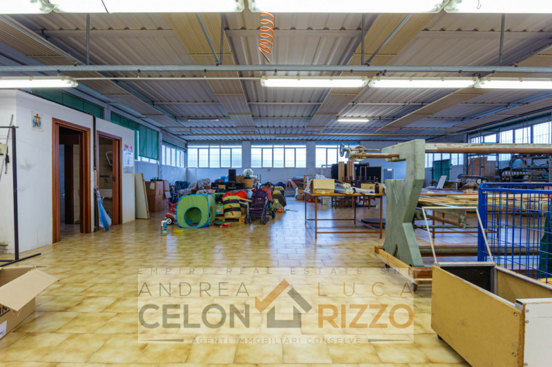 In un tranquillo quartiere residenziale di Agna sorge una proprietà che racconta una storia di sp...