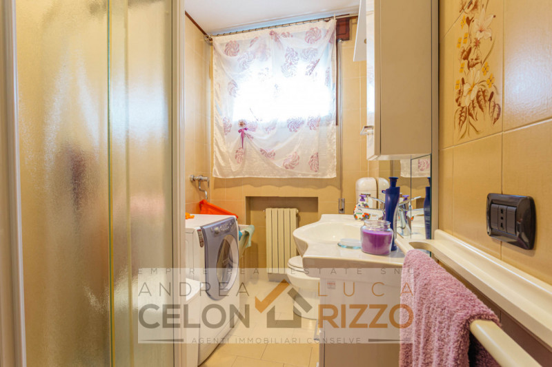 In un tranquillo quartiere residenziale di Agna sorge una proprietà che racconta una storia di sp...