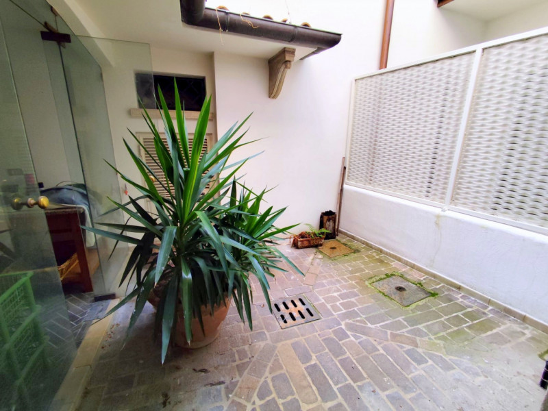 PALAZZETTO INDIPENDENTE IN CENTRO STORICO A PADOVA €.585.000 - rif.GB13-1828

Se stai cercando un...