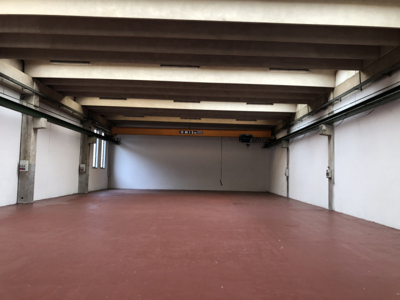 CALDOGNO: AFFITTASI PORZIONE DI CAPANNONE INDUSTRIALE SINGOLO di mq 900 circa H 5,50 sotto trave,...