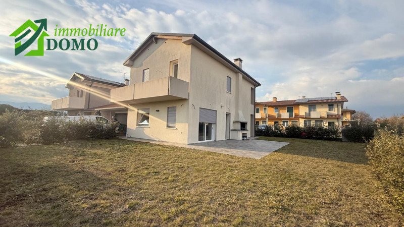Marano Vicentino: casa bifamiliare edificata nel 2020, con 700 mq di giardino €460.000 info 0445 ...