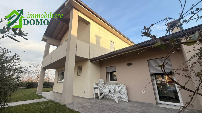 Marano Vicentino: casa bifamiliare edificata nel 2020, con 700 mq di giardino €460.000 info 0445 ...