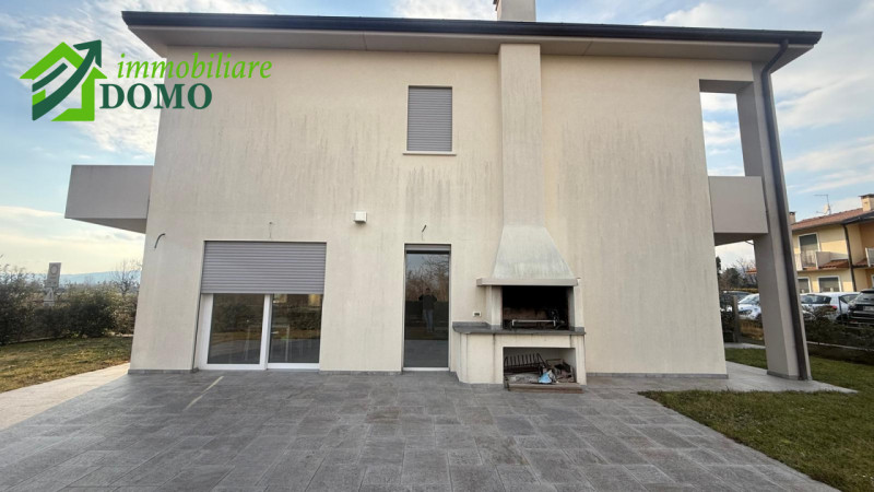 Marano Vicentino: casa bifamiliare edificata nel 2020, con 700 mq di giardino €460.000 info 0445 ...