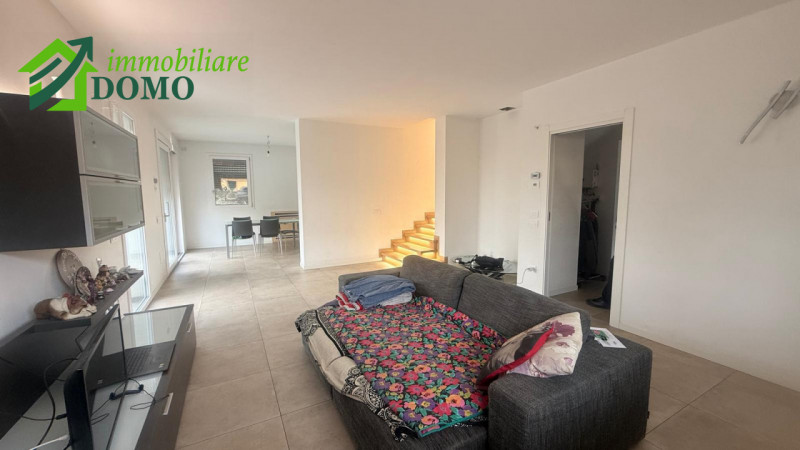 Marano Vicentino: casa bifamiliare edificata nel 2020, con 700 mq di giardino €490.000 info 0445 ...