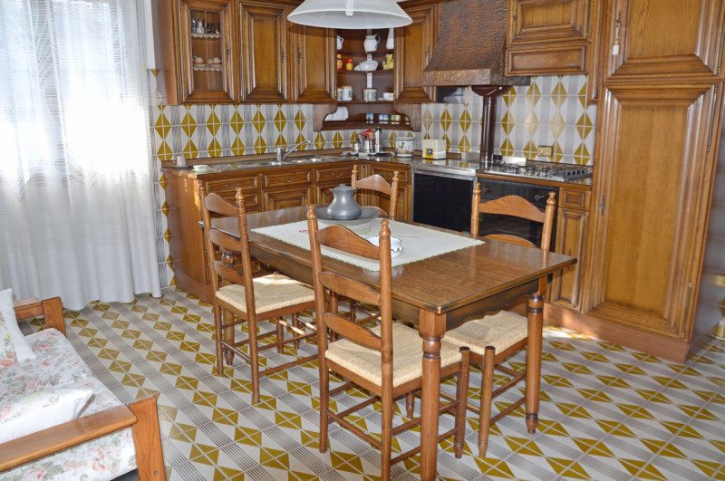 Ampia Villa Singola con Giardino Privato nel Cuore di Nove

Proponiamo in vendita un’importante r...