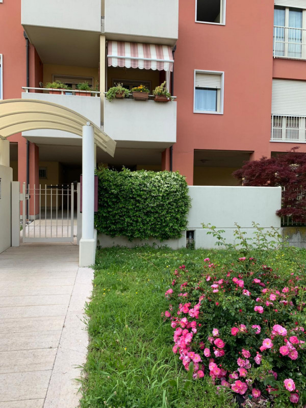 In una delle zone più richieste di Vicenza, residenziale, ben abitata e curata, a pochi minuti da...