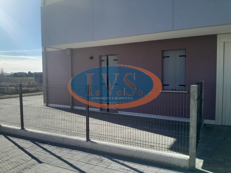 MONTEGALDA (VI) in un contesto di nuova costruzione proponiamo BICAMERE al piano terra, immerso n...