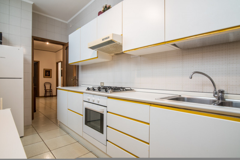 PADOVA, PIAZZE - Rif. EP90:

In pieno centro storico, a pochi passi da Piazza della Frutta, Immob...