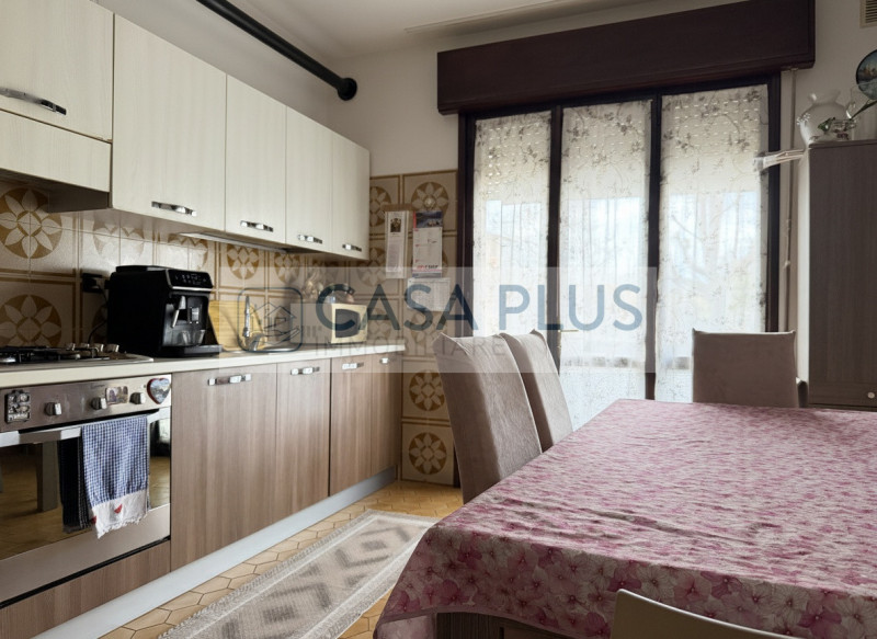 Rossano Veneto, inserito in un contesto condominiale di sole quattro unità abitative, proponiamo ...