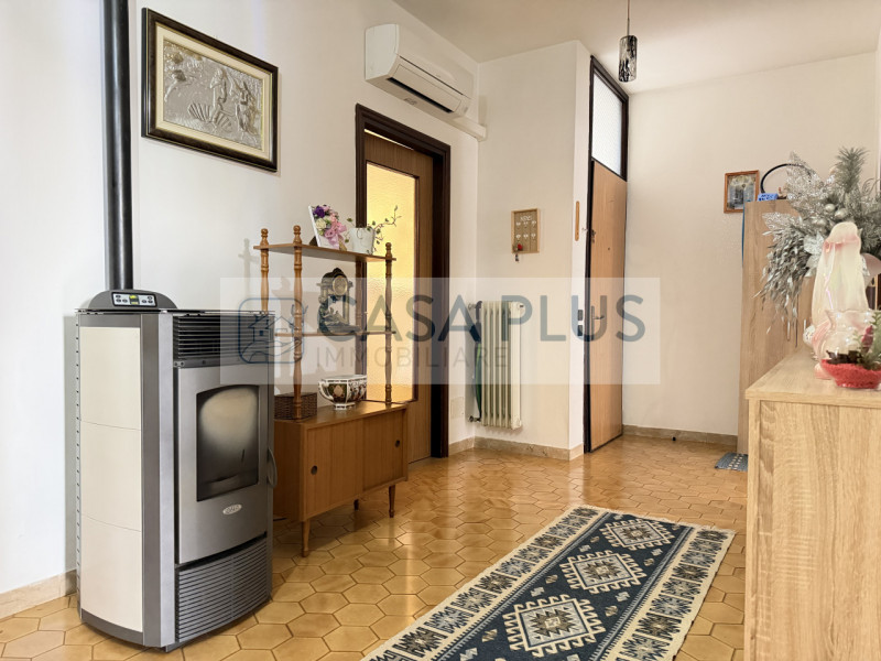 Rossano Veneto, inserito in un contesto condominiale di sole quattro unità abitative, proponiamo ...