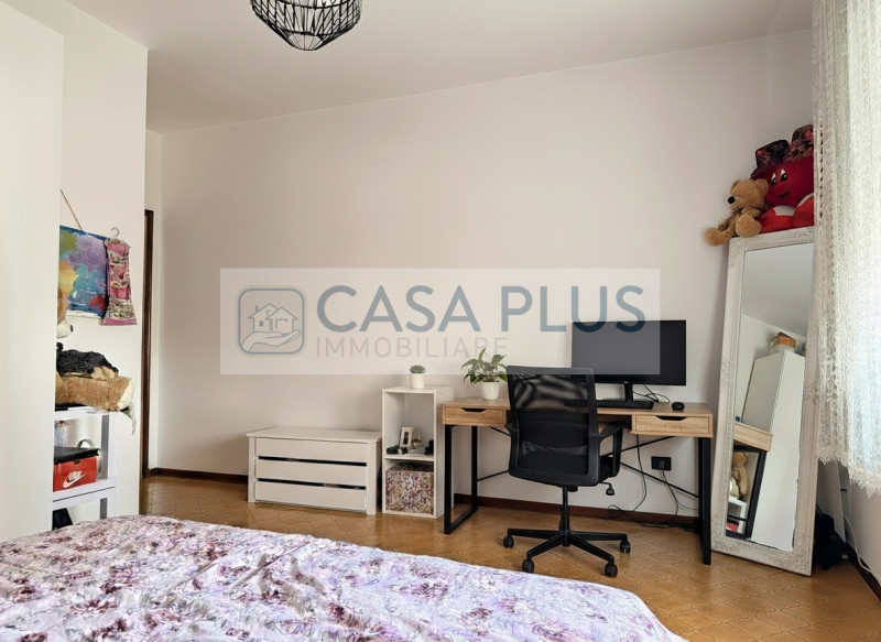 Rossano Veneto, inserito in un contesto condominiale di sole quattro unità abitative, proponiamo ...