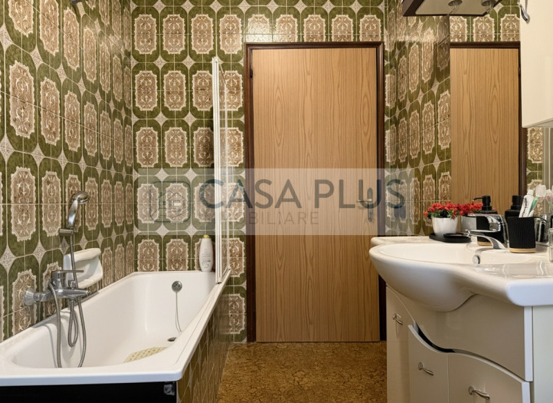 Rossano Veneto, inserito in un contesto condominiale di sole quattro unità abitative, proponiamo ...