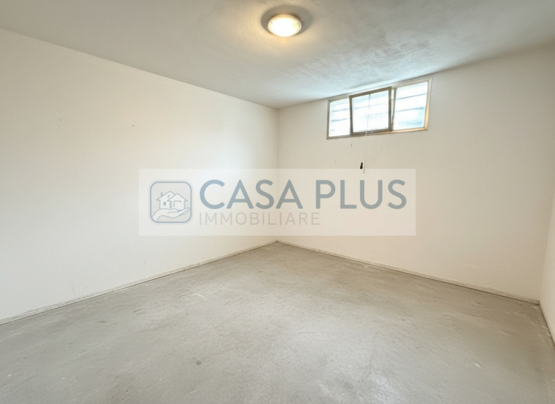 Rossano Veneto, inserito in un contesto condominiale di sole quattro unità abitative, proponiamo ...