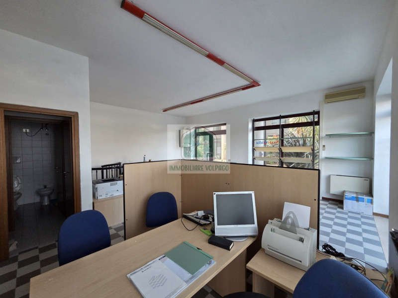 Se stai cercando uno spazio versatile, ben visibile ma allo stesso tempo riservato, questa è l’op...