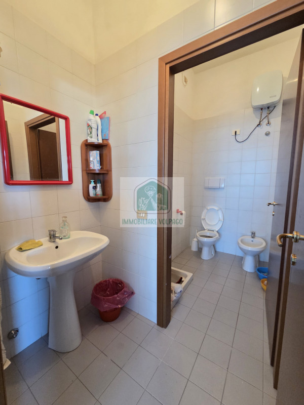 Se stai cercando uno spazio versatile, ben visibile ma allo stesso tempo riservato, questa è l’op...