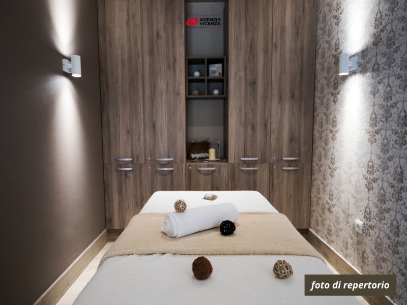 CESSIONE ATTIVITA' DI CENTRO ESTETICO BEN AVVIATO - Rif.8351

In zona Ovest trattiamo la cessione...