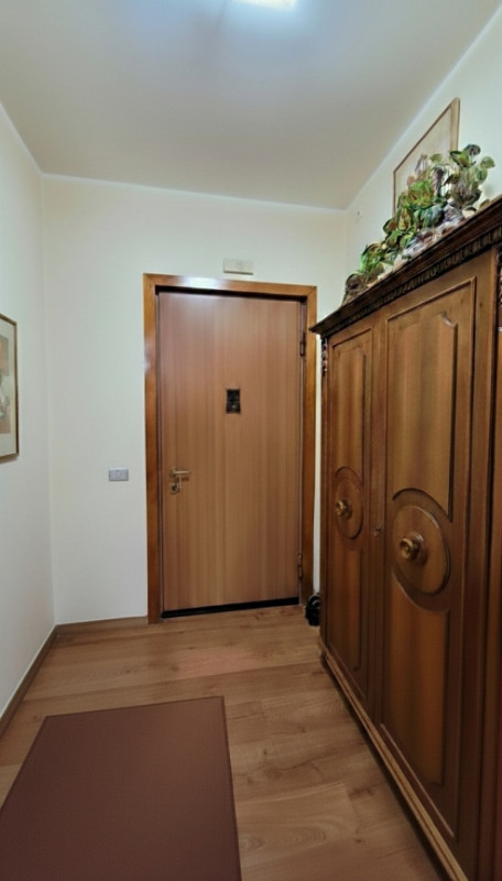 Proponiamo in vendita un grazioso appartamento quadrilocale di 76 mq situato al secondo piano, a ...