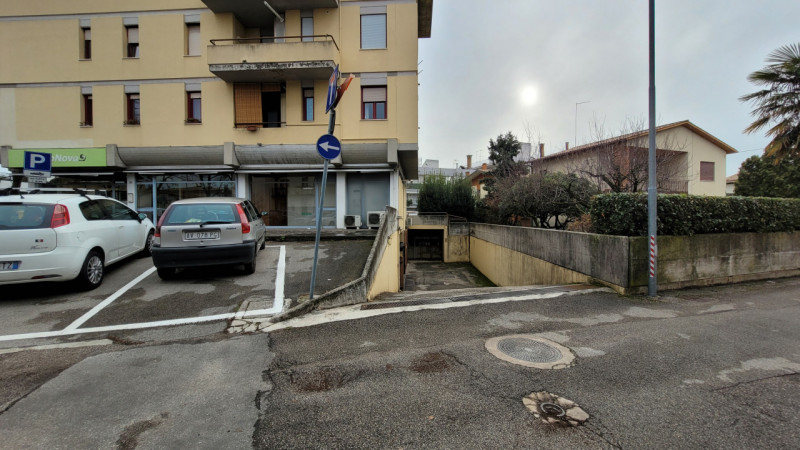 Proponiamo in vendita un grazioso appartamento quadrilocale di 76 mq situato al secondo piano, a ...