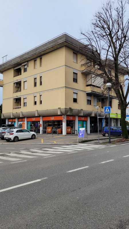 Proponiamo in vendita un grazioso appartamento quadrilocale di 76 mq situato al secondo piano, a ...