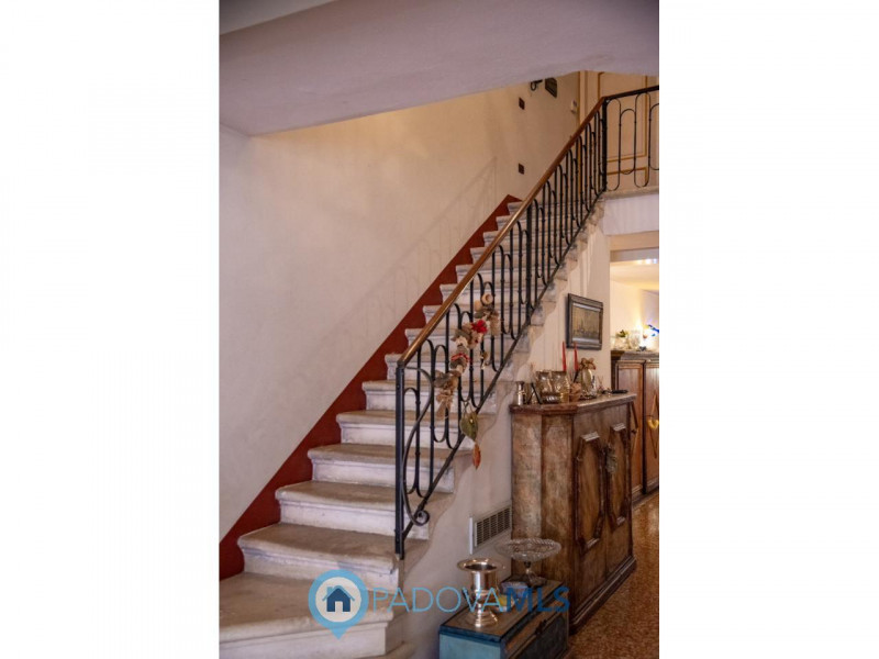 Immobile in esclusiva al Gruppo Padova MLS

Elegante palazzetto terra-cielo completamente ristrut...