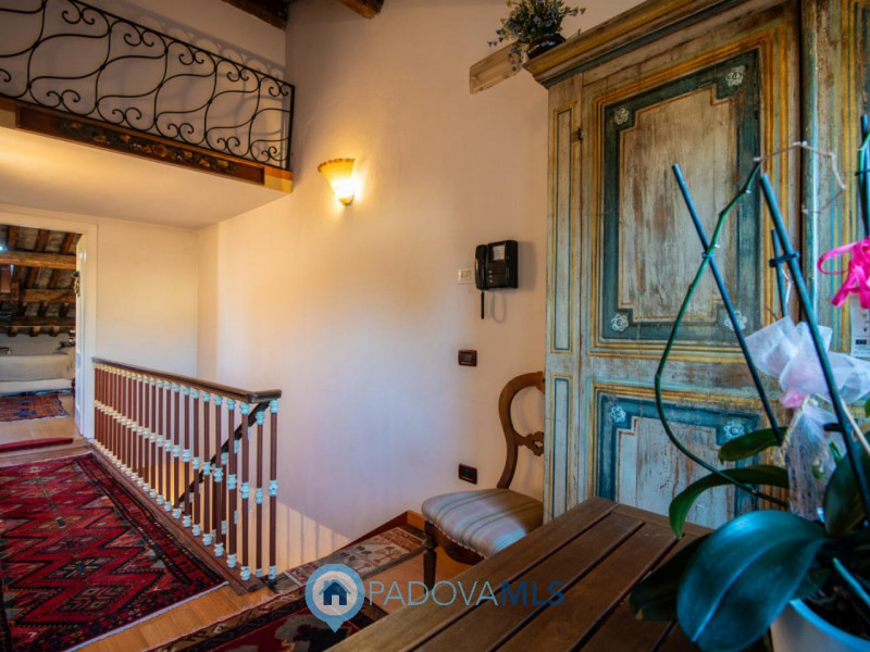 Immobile in esclusiva al Gruppo Padova MLS

Elegante palazzetto terra-cielo completamente ristrut...