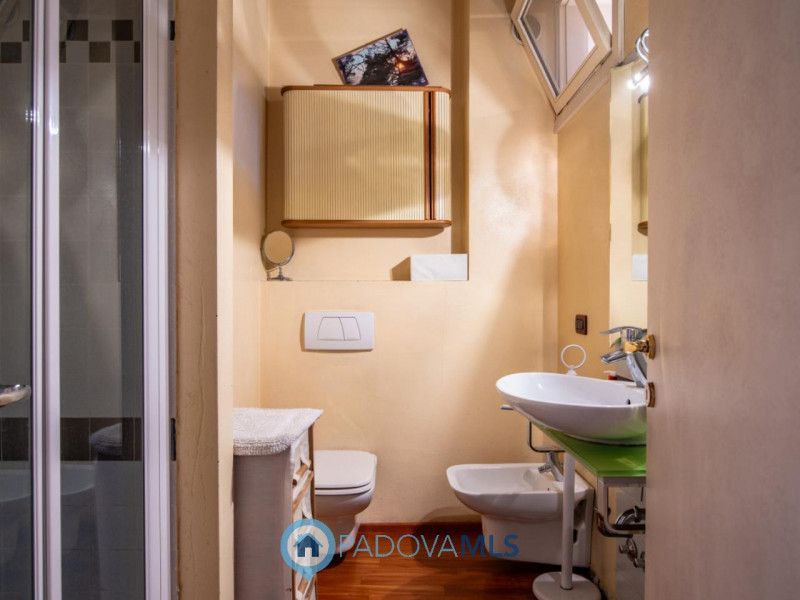 Immobile in esclusiva al Gruppo Padova MLS

Elegante palazzetto terra-cielo completamente ristrut...