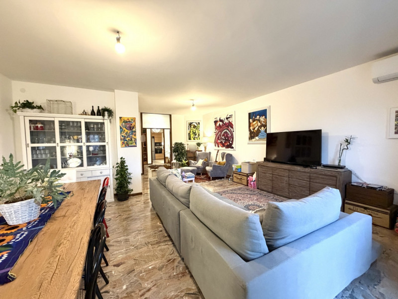 Scopri un'opportunità imperdibile in centro a Thiene!  Appartamento signorile, situato nel centro...