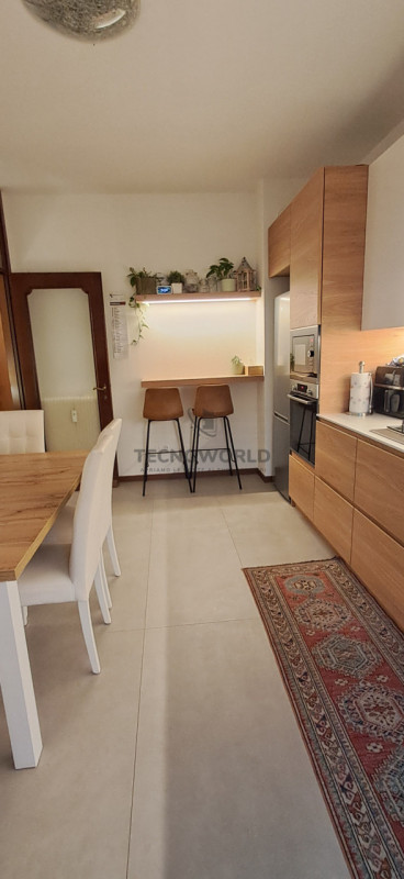 Scopri un'opportunità imperdibile in centro a Thiene!  Appartamento signorile, situato nel centro...