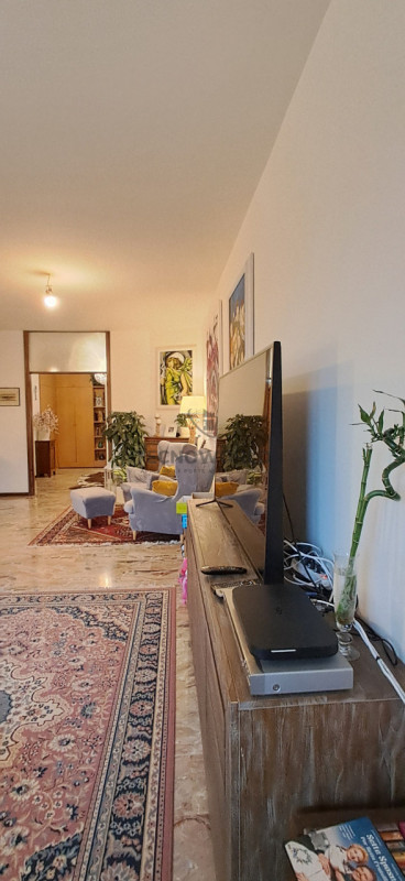 Nel centro storico di Thiene, proponiamo in vendita un raffinato appartamento dalle generose dime...