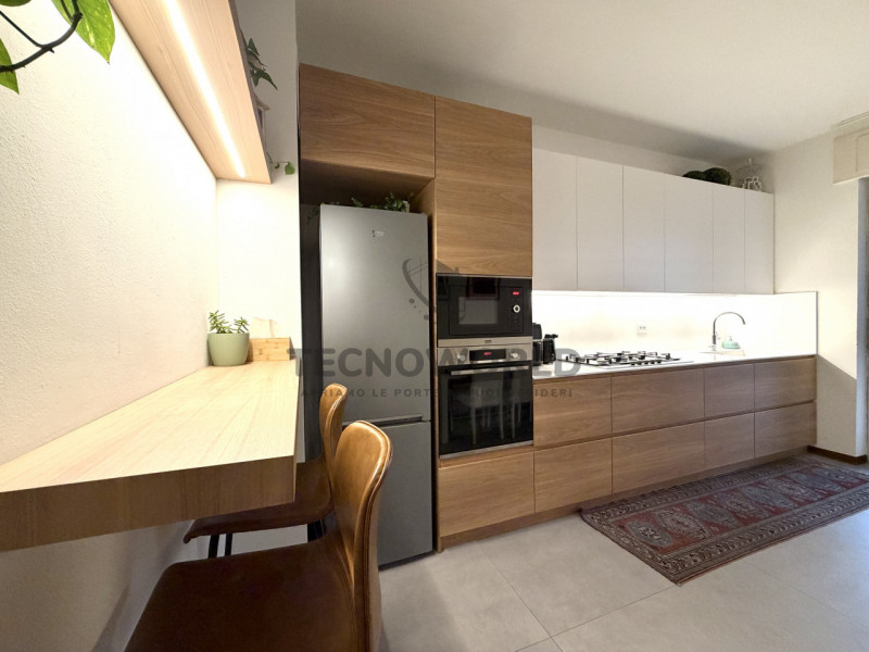 Scopri un'opportunità imperdibile in centro a Thiene!  Appartamento signorile, situato nel centro...